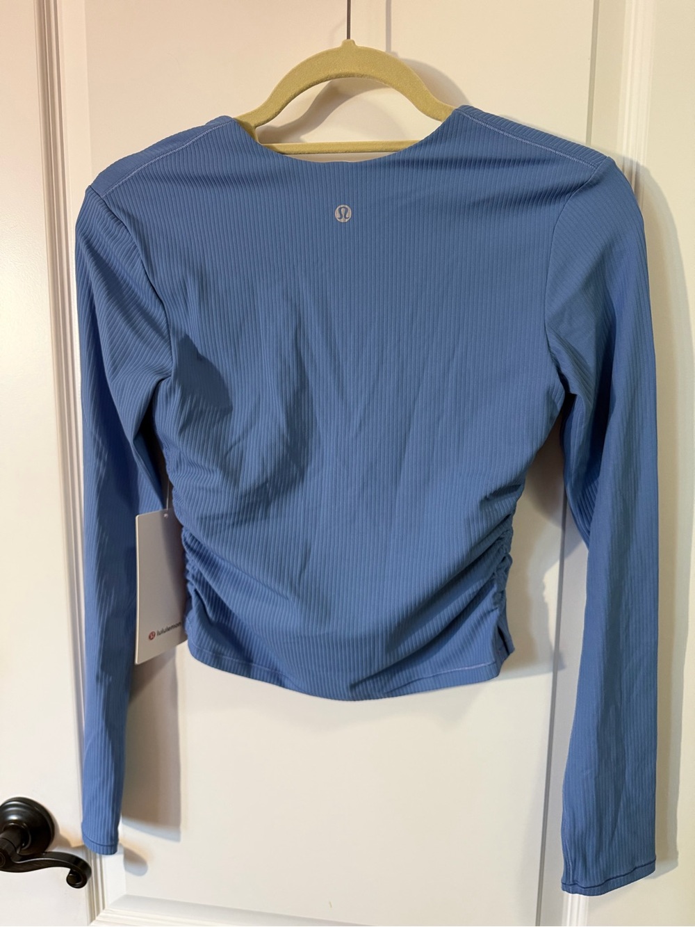lululemon athletica ALL IT TAKES Light Blue Long Sleeve V Neck Top NWT 6 - Picture 3 of 3